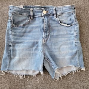 American Eagle, High Rise, lightwashed, cut off shorts. Size 12